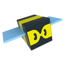 Load image into Gallery viewer, Bee Swarm Simulator – Mystery Bee Starter Pack (Three 1" Minifigures & Honeycomb Cases, Series 1)